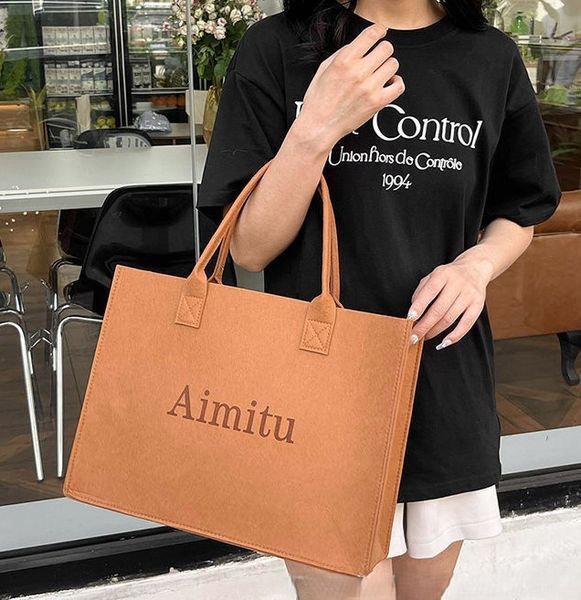Шопер фетровий з короткими ручками "Aimitu" 40х30см карамель 0709 фото
